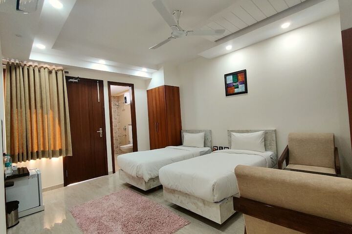 Room 4 of 5