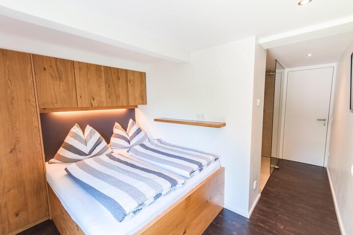 Room 4 of 37