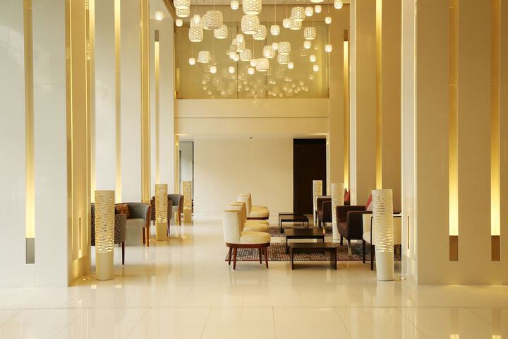 Entrance & Lobby