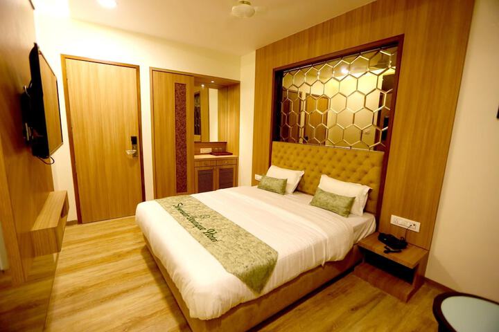 Room 16 of 28