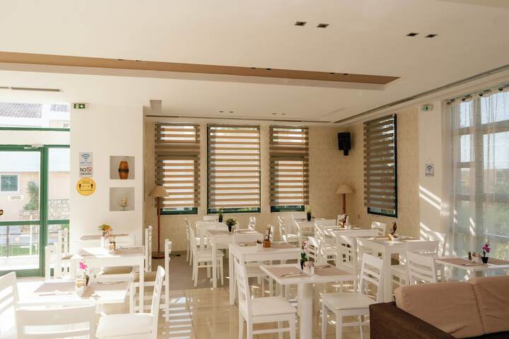 Dining 40 of 53