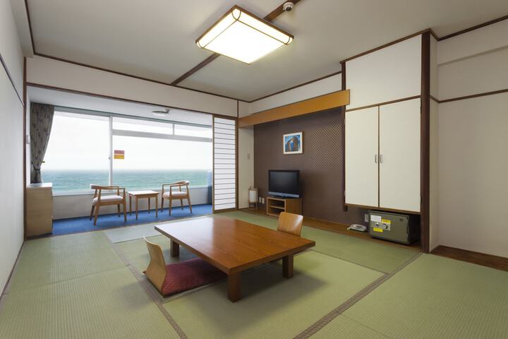 Room 2 of 41