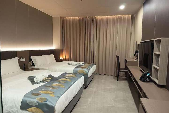 Room 28 of 39