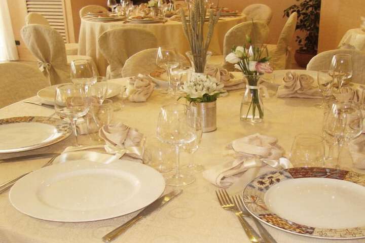 Dining 12 of 16