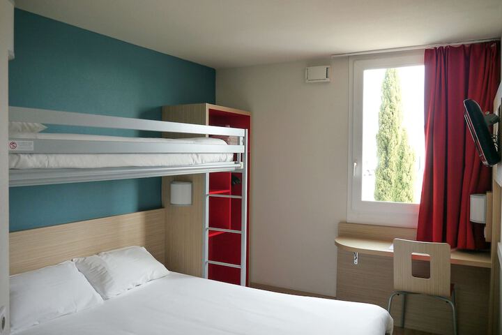 Room 8 of 65