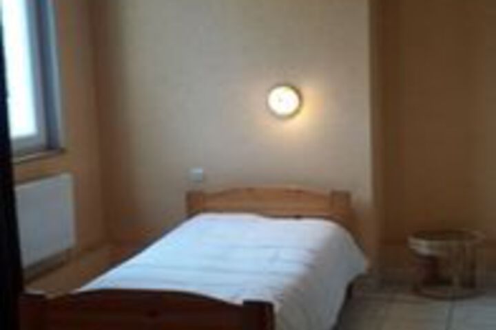 Room 16 of 40