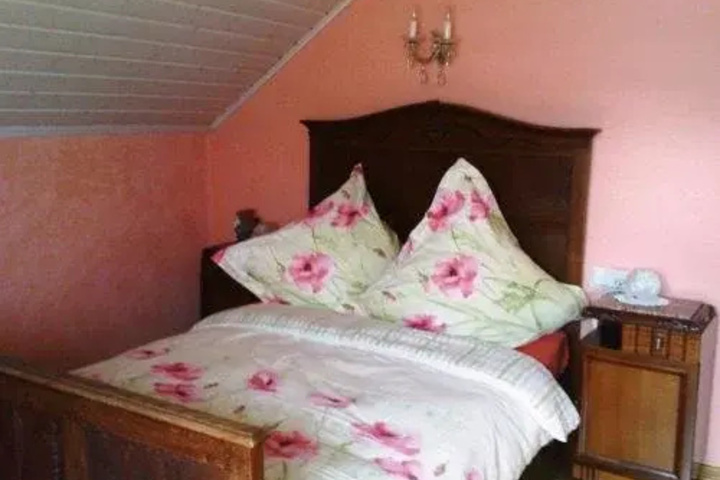 Room 2 of 18