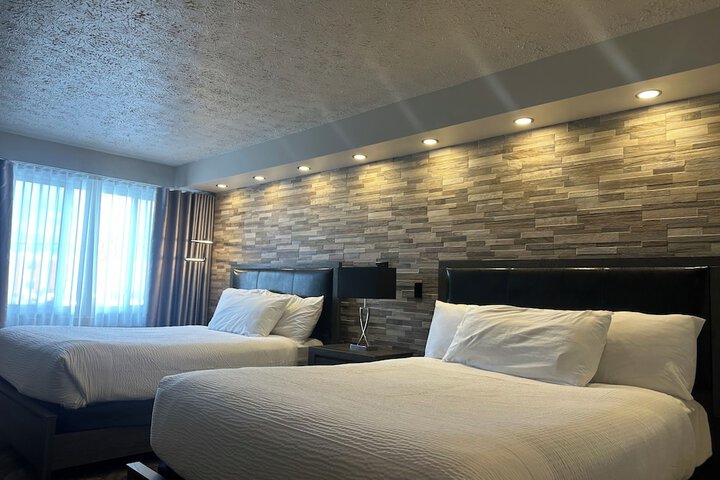 Queen Bed Accessible (8 of 13)