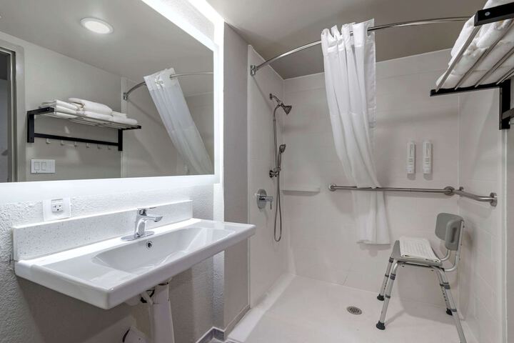 2 Double Beds (9 of 16)