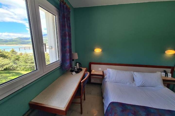 Room 6 of 45