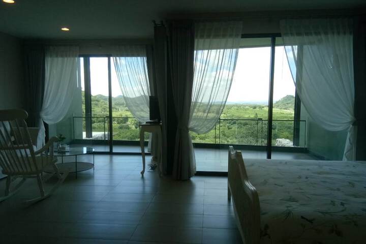 Room 12 of 22