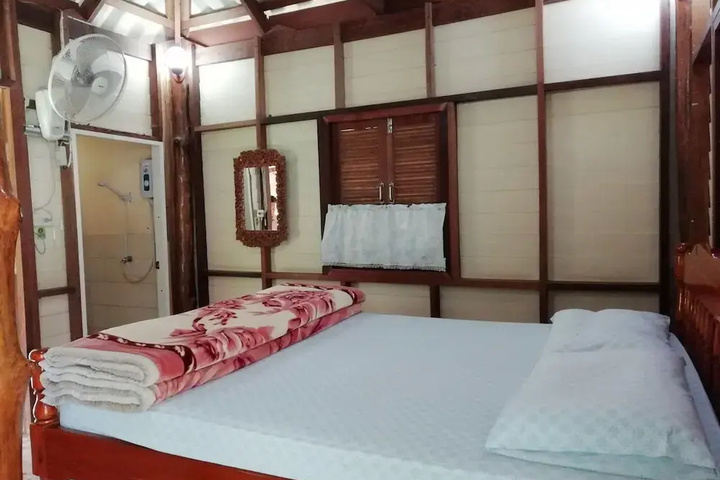 Room 4 of 20