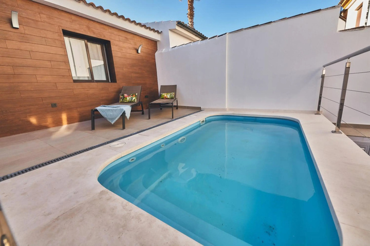 Pool 16 of 27