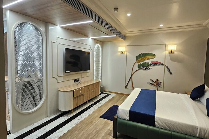 Room 6 of 63