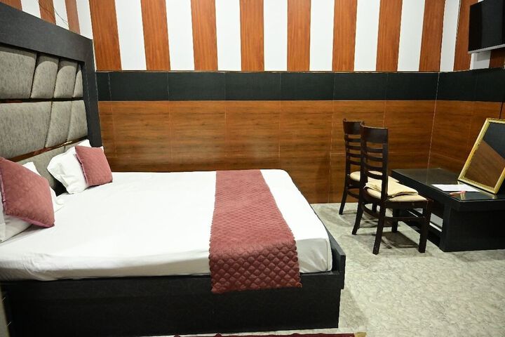 Room 12 of 21