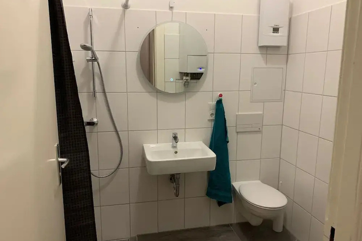Room 9 of 27
