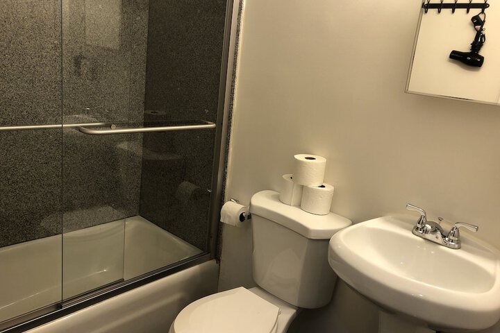 Room 64 of 69