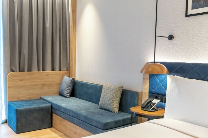Room 16 of 62