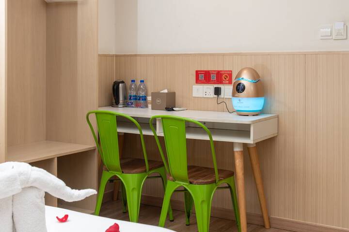 Room 15 of 25