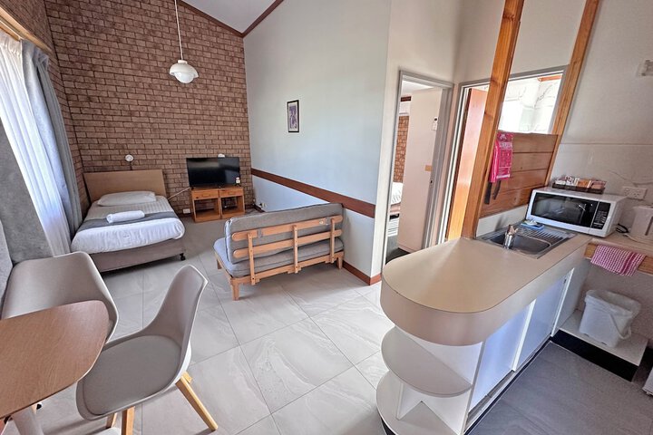 Room 2 of 49