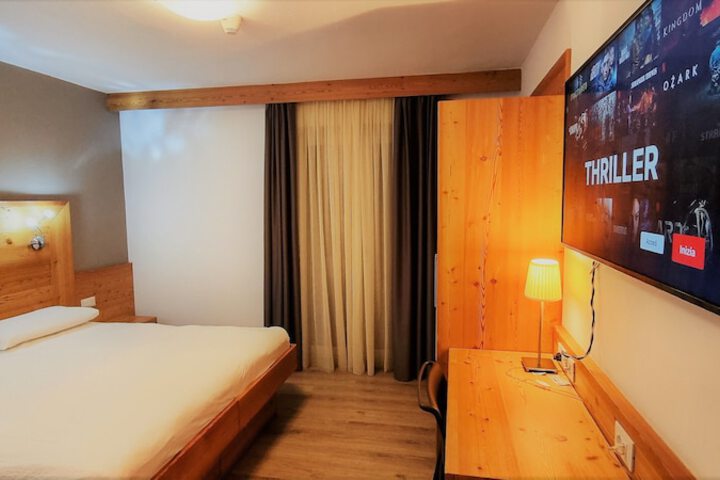 Room 6 of 39