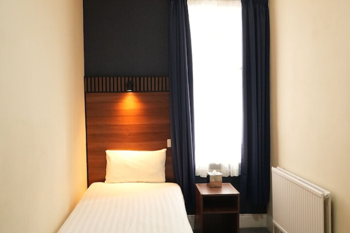 Room 41 of 208