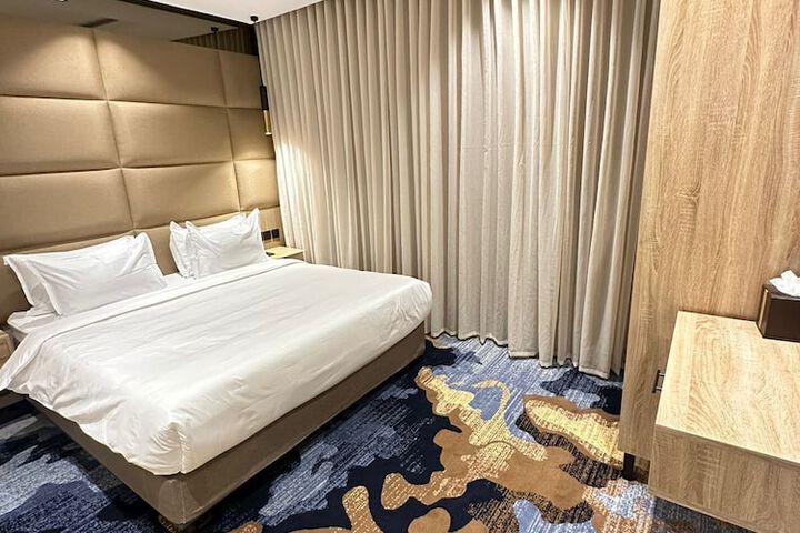 Room 5 of 14