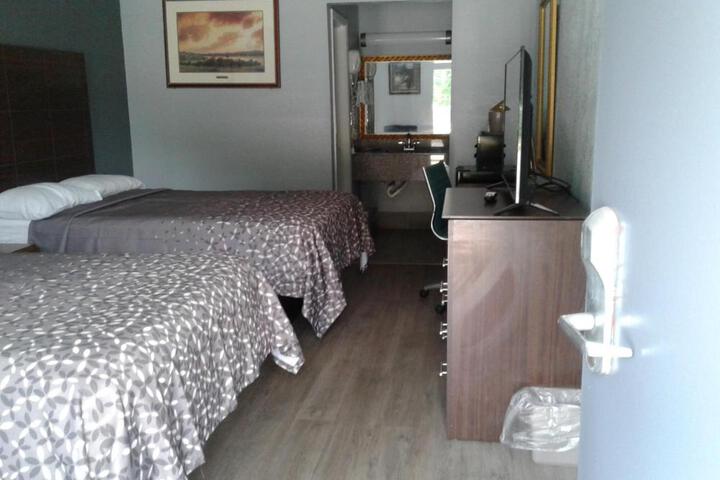 2 Double Beds (3 of 11)