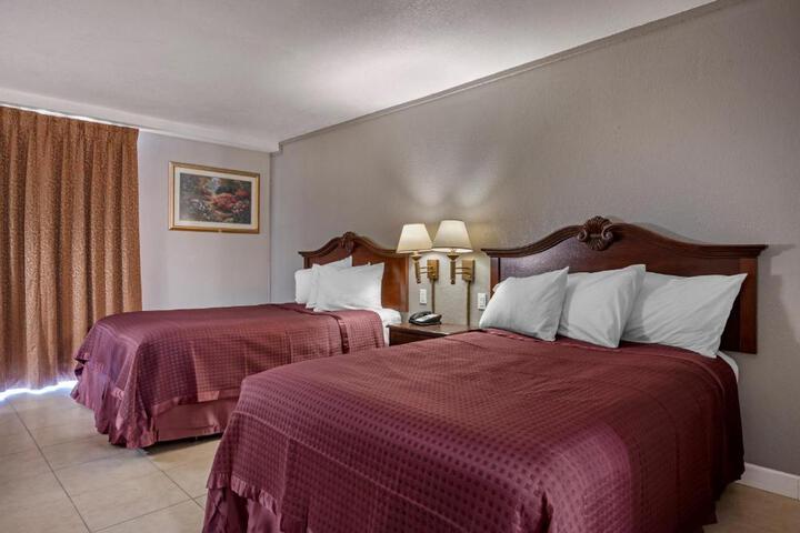 2 Double Beds (5 of 9)