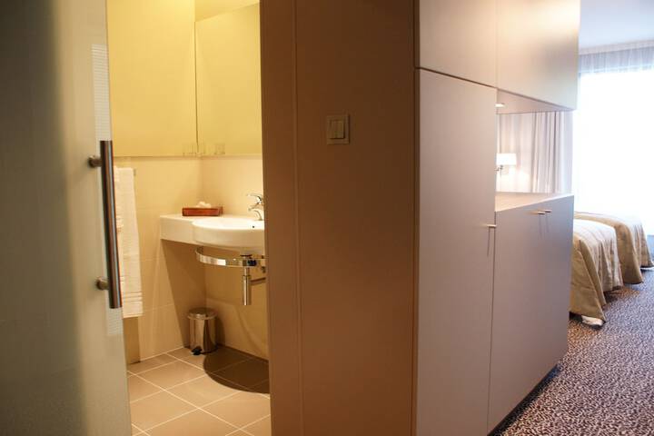 Room 27 of 50
