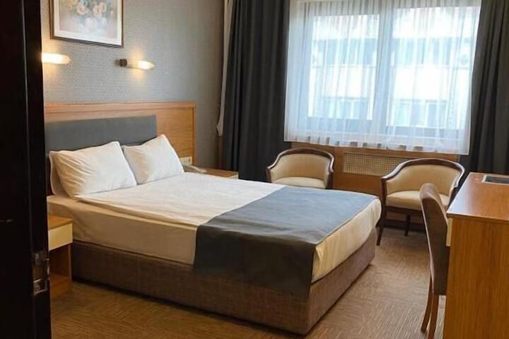 Room 5 of 12