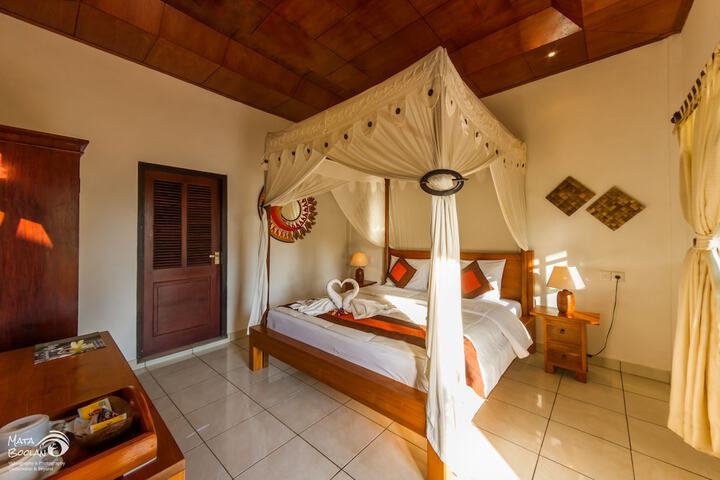 Room 4 of 37