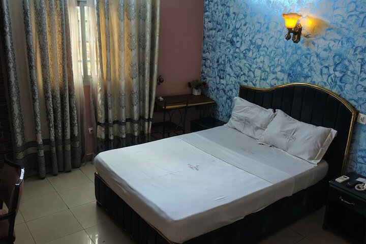 Room 12 of 99
