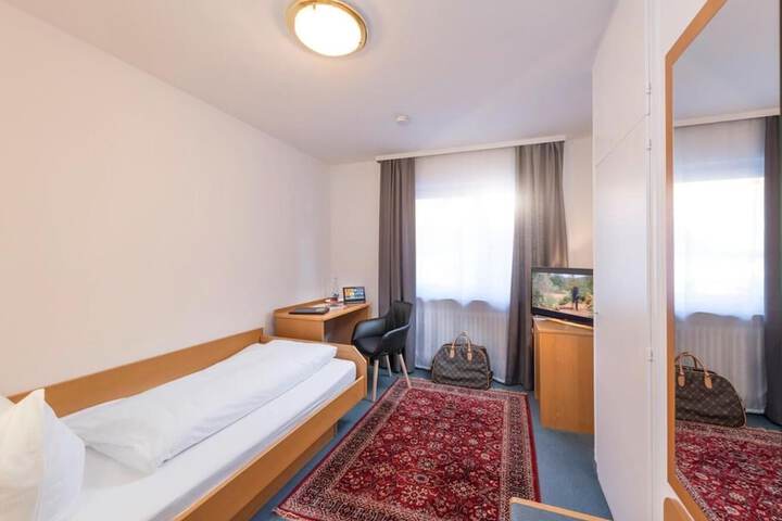 Room 6 of 46