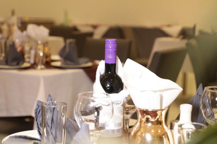 Dining 30 of 44