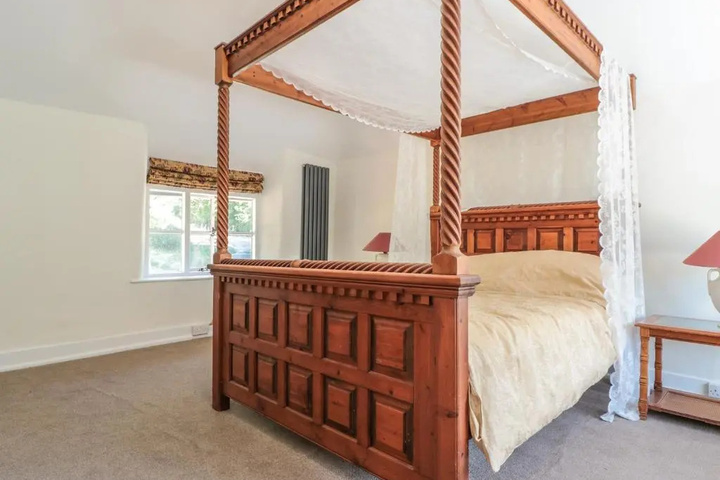 Room 2 of 15