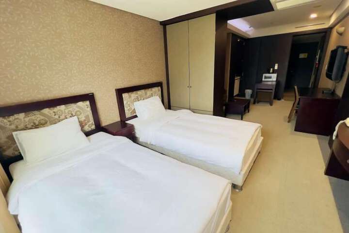 Room 60 of 86