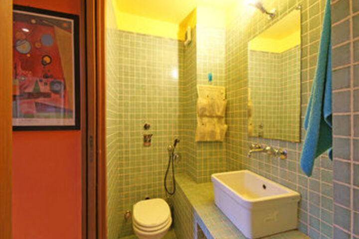 Room 6 of 73