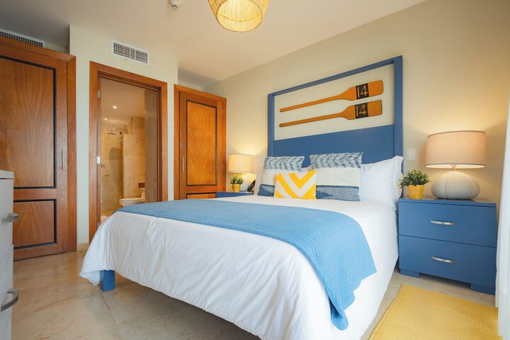 Room 8 of 105