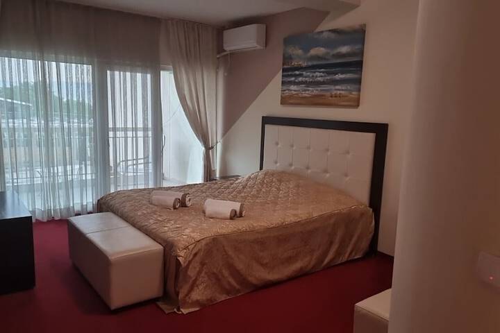 Room 4 of 37