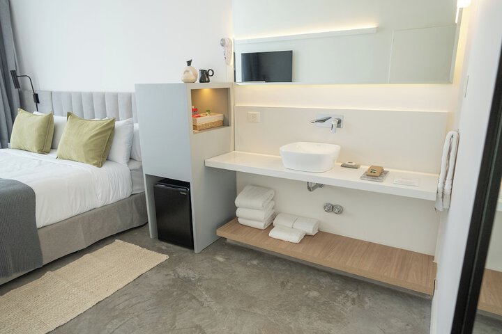 Room 8 of 92