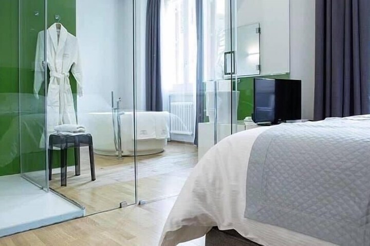 Room 8 of 32