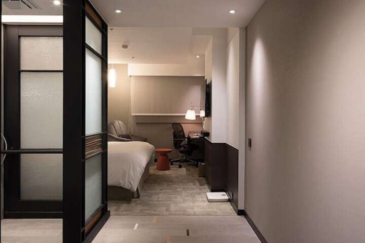 Room 4 of 98