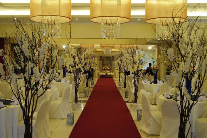 Ballroom/Hall 23 of 27