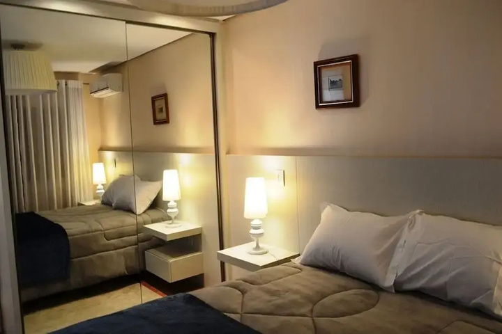 Room 4 of 6