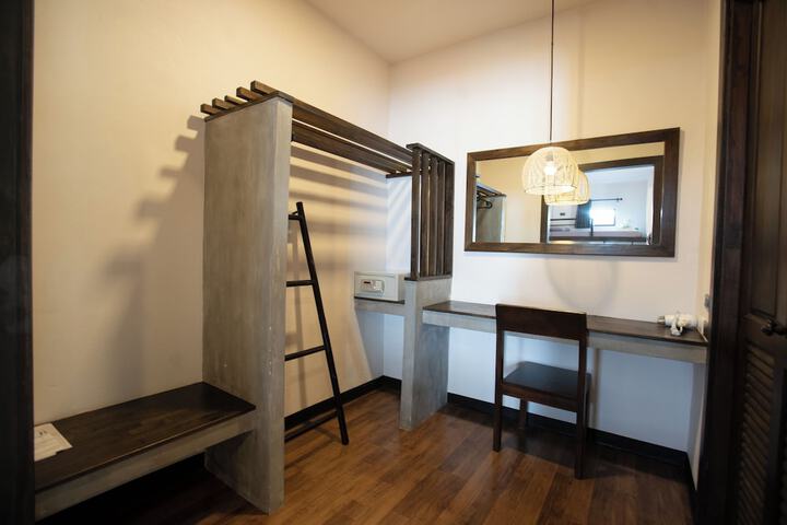 Room 38 of 149