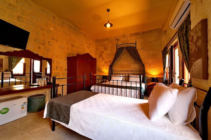 Room 10 of 20
