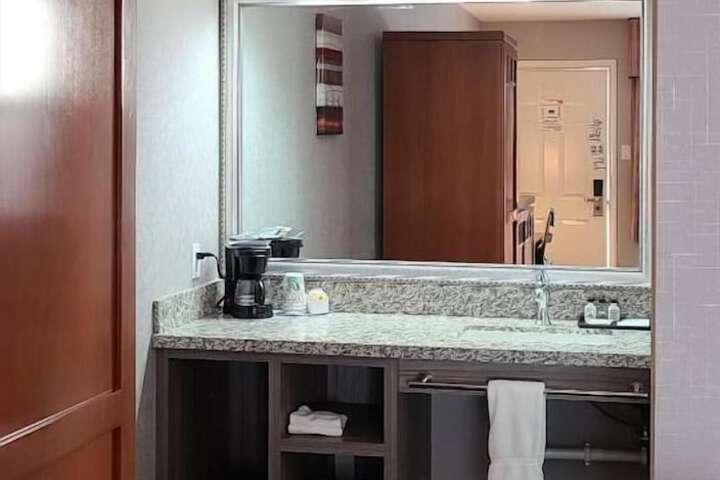 Room 10 of 27