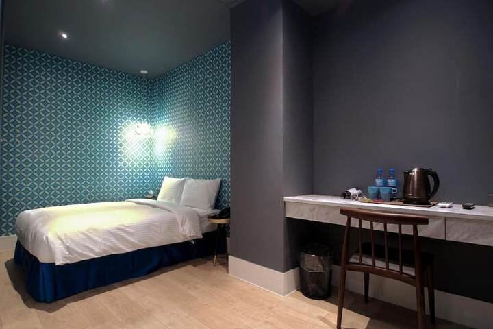 Room 4 of 49