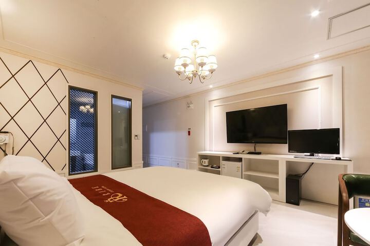 Room 10 of 60